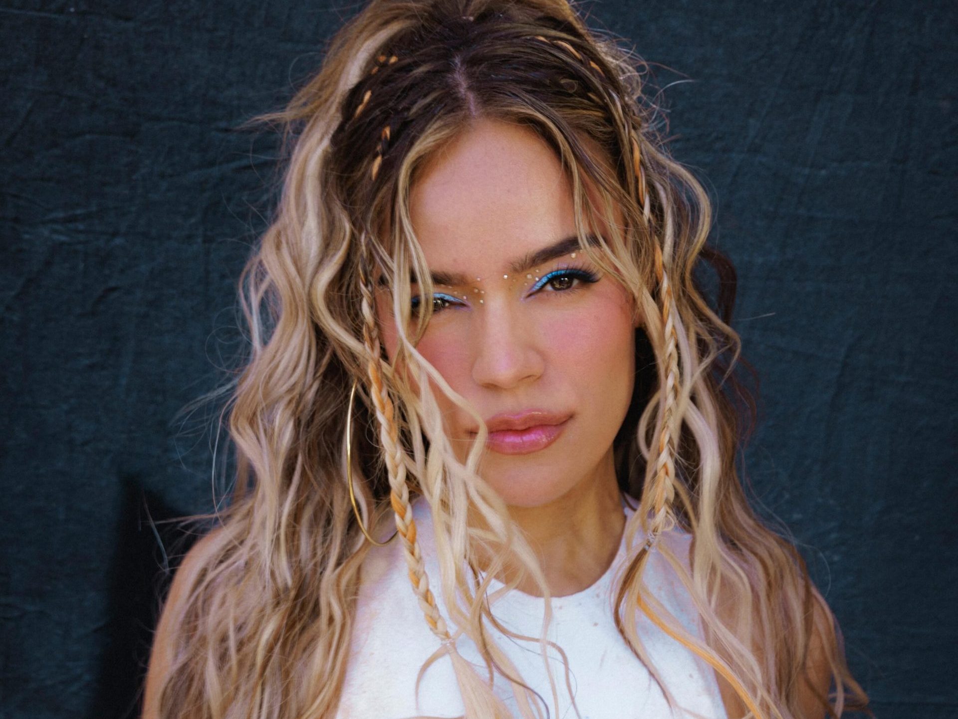 Karol G anuncia su álbum “No me arrepiento de sentir tanto”